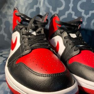 Jordan 1 mid